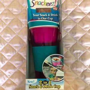 Snackeez 2 in 1 snack and drink cup